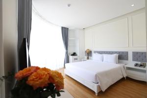 Postel nebo postele na pokoji v ubytování Le Marais Hotel Dalat