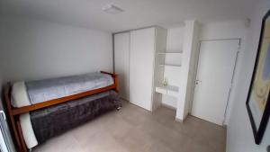 a small room with a bed and a closet at Duplex del Parque in Olavarría