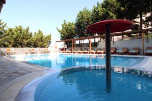 Bazén v ubytování 6 Milje Hotel nebo v jeho okolí