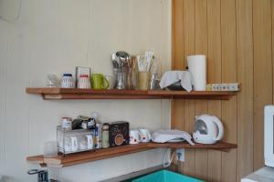 Cucina o angolo cottura di WAY SHIRAKAWAGO - Private, Free Parking and Newly Opened 2022 WAY SHIRAKAWAGO