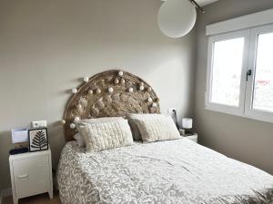 Postel nebo postele na pokoji v ubytování Sanxenxo a un minuto playa vistas y Garage 8pax