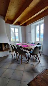 a dining room with a table and chairs at Duplex avec vue lac et montagnes in Montreux