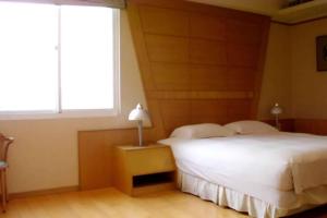 A bed or beds in a room at Jia Yun Business Hotel