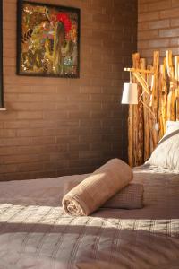 a bed with a towel on it in a bedroom at Sertão do Luar in Jurubeba