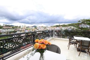 Balkón nebo terasa v ubytování Le Marais Hotel Dalat