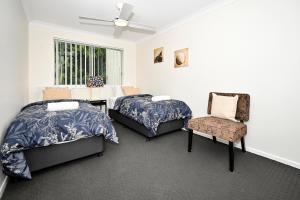 Postel nebo postele na pokoji v ubytování Stylish 2 B/R Kings Beach Apartment (6 guests) ZF4 + 26 fotografií