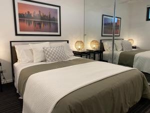 Modern Quiet 1 & 2 Bed Apt Opposite Albert Park 객실 침대 사진 32개 이상