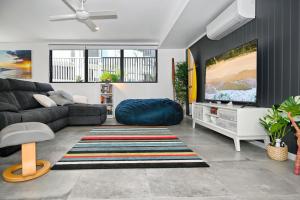 Χώρος καθιστικού στο Coolum Beach - Beachside Dream - 3 B/R, 2 Bath ZF6