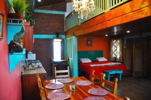 a bedroom with a bed and a table with plates on it at Departamento tipo cabaña en Creel in Creel