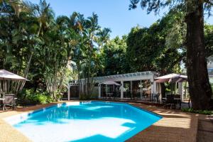 Bazén v ubytování Hotel Villa Morra Suites nebo v jeho okolí