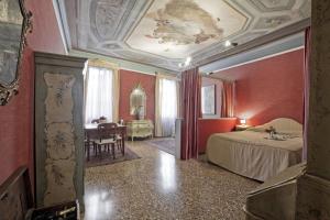 a hotel room with a bed and a dining room at Palazzetto San Lio, Rialto in Venice