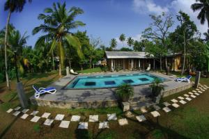 Bazén v ubytování Villa Velmarie Yoga and Ayurveda house all inclusive nebo v jeho okolí