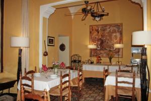 Ресторант или друго място за хранене в Casa Rural El Aguila