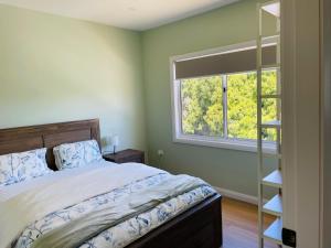 a bedroom with a bed and a window at Heart of Katoomba Semi 1 bedroom home in Katoomba