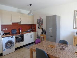 Kuchyňa alebo kuchynka v ubytovaní Le Barcares bel appartement 62m2 -2 chambres