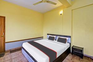 a bedroom with a large bed in a room at Collection O 81056 Express Suites in Kakkayam