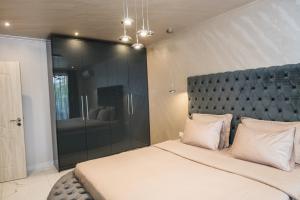 A bed or beds in a room at Luxury Martina apartment