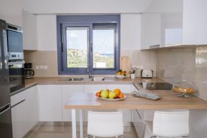 A kitchen or kitchenette at Olea Seaside luxury apartment in Crete