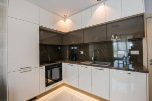 A kitchen or kitchenette at Luxury Martina apartment