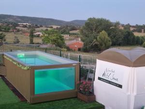Bazén v ubytovaní APARTAMENTO 3, 6 Pax CASA RURAL EL SAUCE A 2 KM DE CUENCA alebo v jeho blízkosti