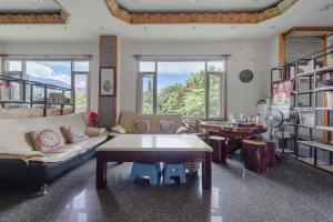 Posezení v ubytování Bishui Shanju Lakeside B&B