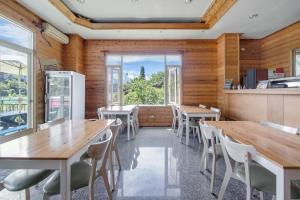 Restaurace v ubytování Bishui Shanju Lakeside B&B