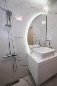 A bathroom at Luxury Martina apartment