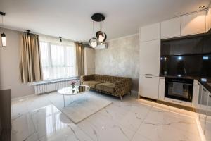 a living room with a couch and a table at Luxury Martina apartment in Veliko Tŭrnovo