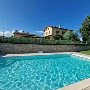 a swimming pool in front of a house at Villa Spazzavento in Città di Castello