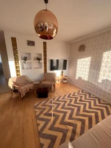 a living room with a couch and a rug at Przestronny apartament in Gdańsk