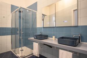 a bathroom with two sinks and a shower at Palazzo Zippitelli Apartments in Bari