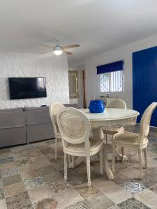 TV a/nebo společenská místnost v ubytování APARTAMENTOS LOLITALOLA HOLIDAYS