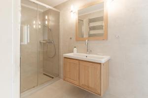 Kúpeľňa v ubytovaní Villa Anemelia by Rodostamo Collection