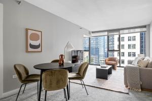 Gallery image of Loop 1BR w gym pool lounge 1 block from L CHI-695 in Chicago