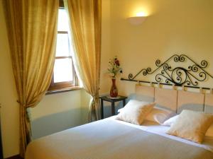 A bed or beds in a room at Tenuta Calabiana