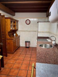 a kitchen with a sink and a counter top at El Refugio del Busgosu in Pen