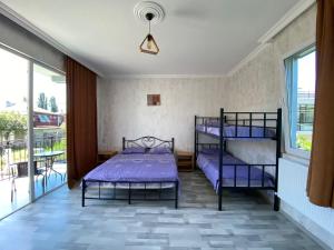 Letto o letti in una camera di Pirosmani