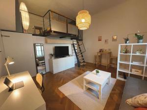 een kamer met een woonkamer en een loft bij Stefanka apartment Old Town in Bratislava