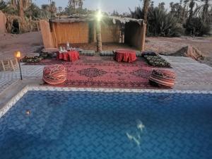 Bazén v ubytování Camp Desert Stars nebo v jeho okolí