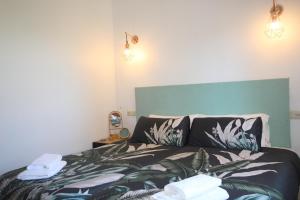 Posteľ alebo postele v izbe v ubytovaní Apartamento Costa de la Calma by Rental Olé + 23 fotografií