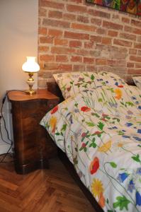 Łóżko lub łóżka w pokoju w obiekcie Krakowsky Apartment