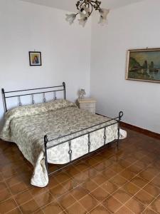 a bedroom with a bed in a room at La Vertecena in Cantalupo nel Sannio