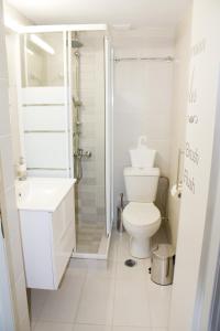 Koupelna v ubytování Ermis Mini Suite # 1