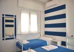 Postel nebo postele na pokoji v ubytování Hotel Susy - Ambienti rinnovati - direttamente su viale Dante e a due passi dal mare