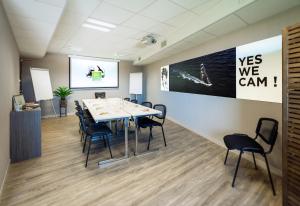 a conference room with a table and chairs at ibis Styles Les Sables Olonne in Les Sables-d'Olonne