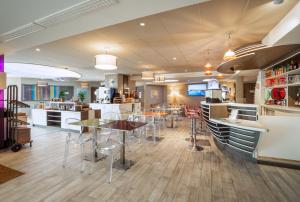 a restaurant with tables and chairs in a room at ibis Styles Les Sables Olonne in Les Sables-d'Olonne