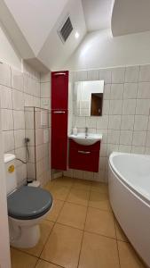 Bathroom sa Apartment in Lodz - Wlokniarzy