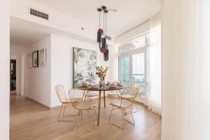 a dining room with a table and chairs at Frank Porter - The Lofts East in Dubai