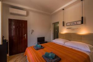 a bedroom with a large bed with two towels on it at Apartman Nika in Pula