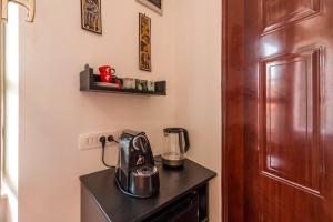 a tea kettle on a table next to a door at Apartman Nika in Pula